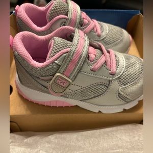 Brand New Stride Rite Made2Play Indy Silver and Pink Toddler girl size 8.